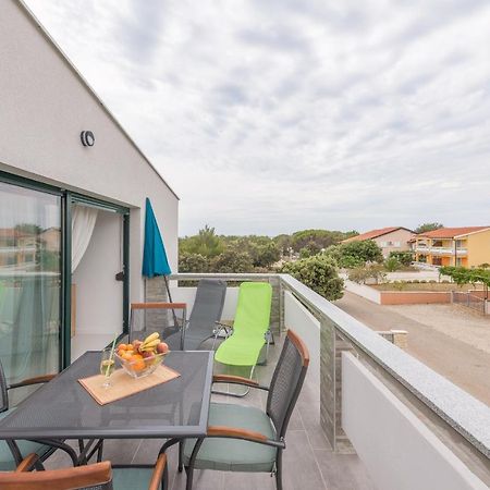 Windrose Apartments Vir Exterior photo