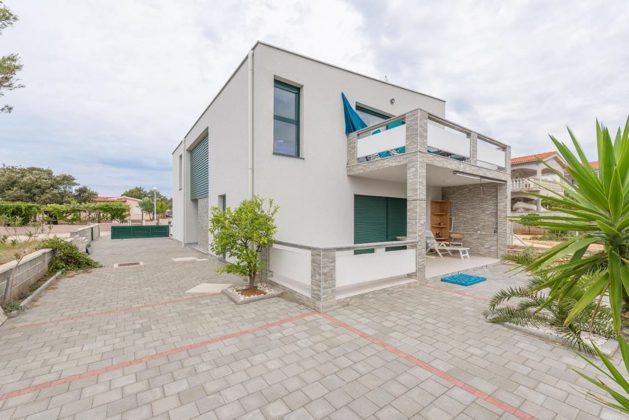 Windrose Apartments Vir Exterior photo