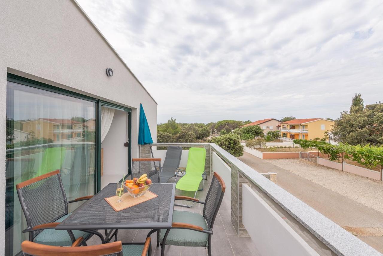 Windrose Apartments Vir Exterior photo