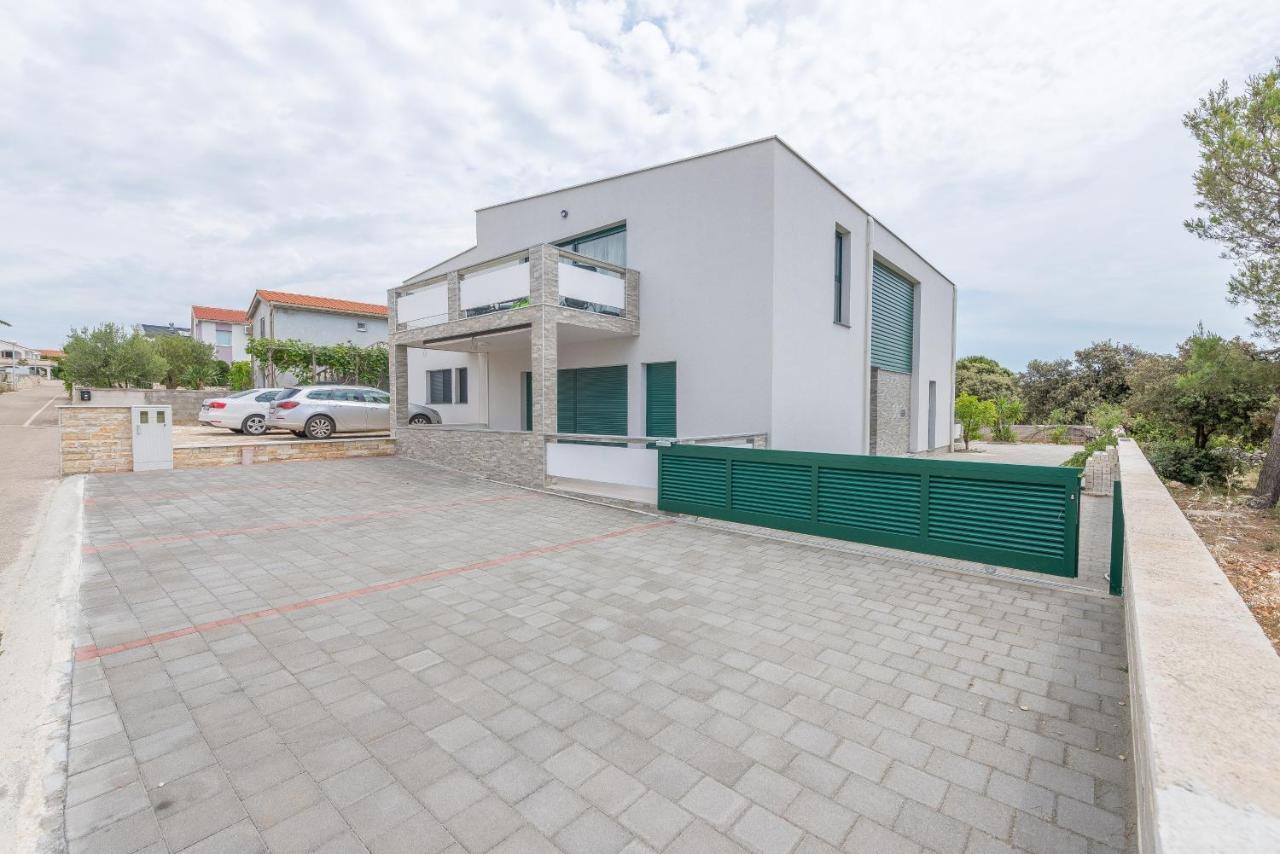 Windrose Apartments Vir Exterior photo