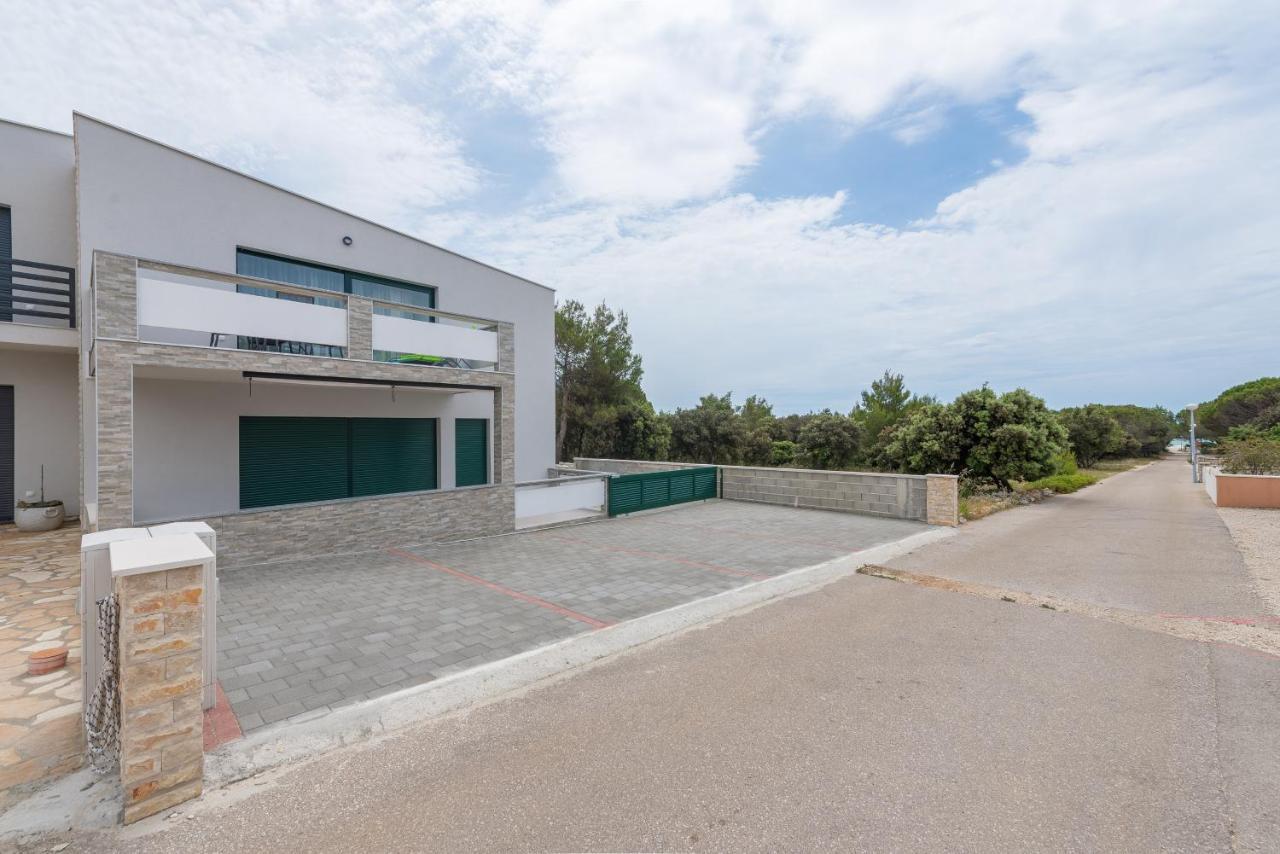 Windrose Apartments Vir Exterior photo