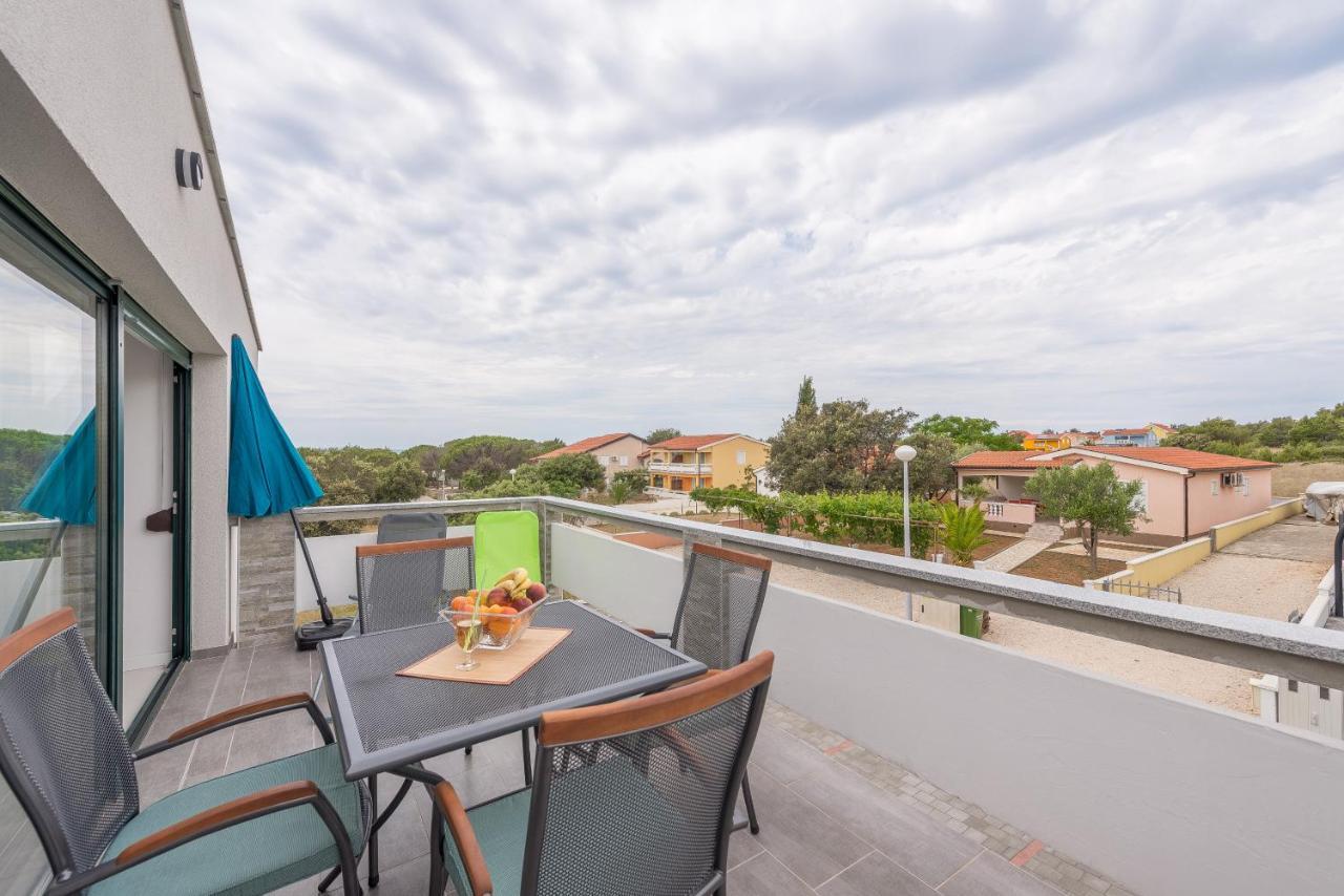 Windrose Apartments Vir Exterior photo