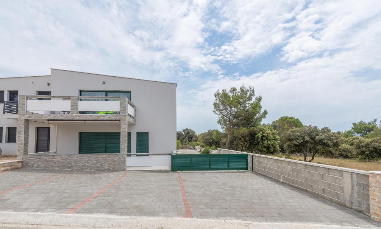 Windrose Apartments Vir Exterior photo